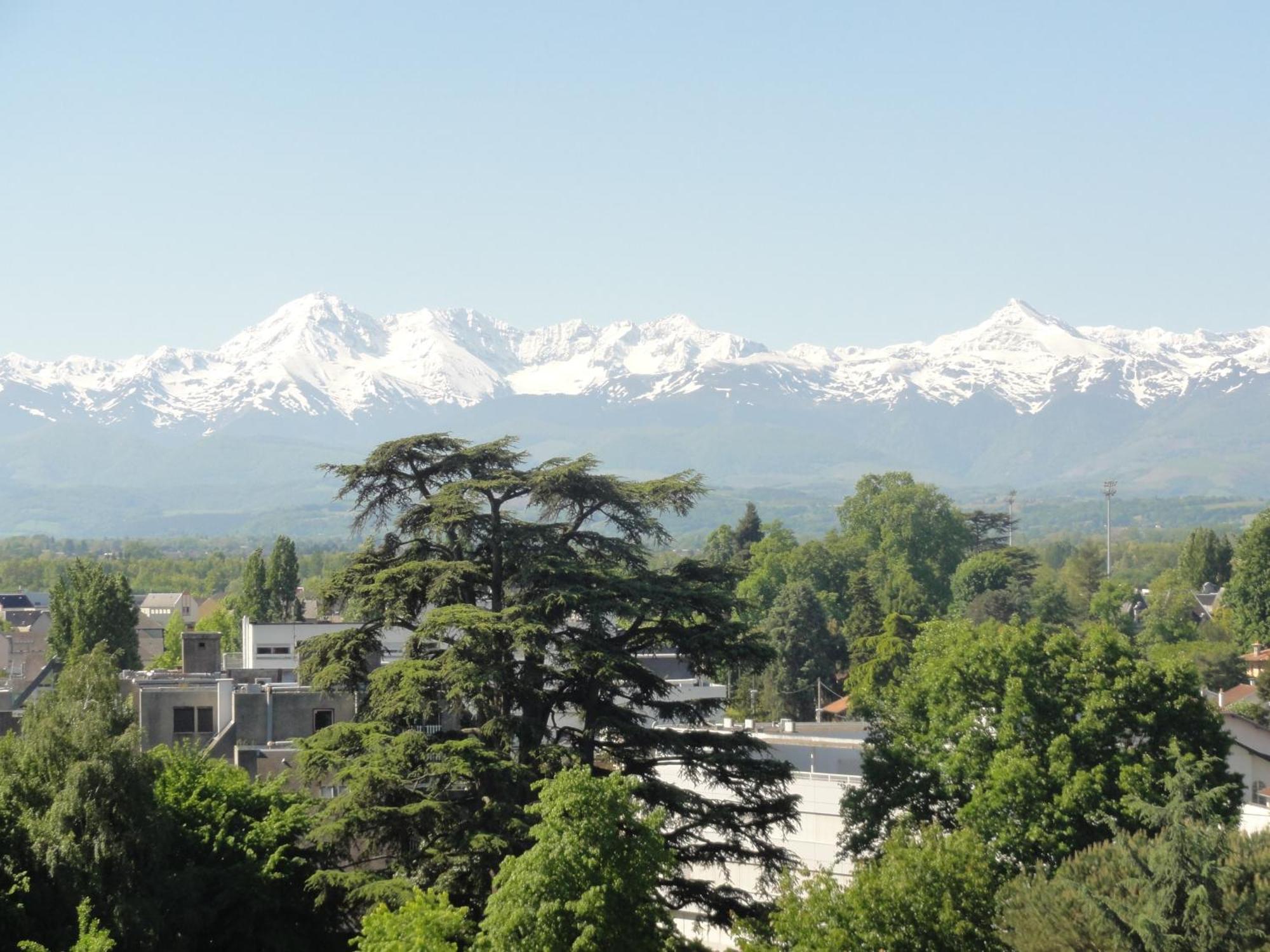 Cap Sud - 53M2- Vue Pyrenees- Hypercentre-Wifi Fibre -Nouvelle Literie Daire Tarbes Dış mekan fotoğraf